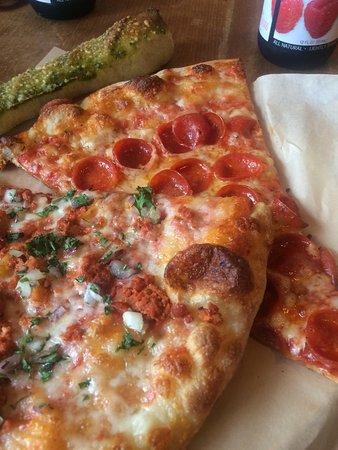 Hot Lips Pizza
