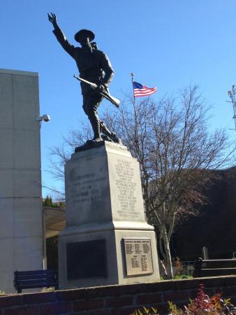 Memorial to Yamhill County Soldiers of the World War