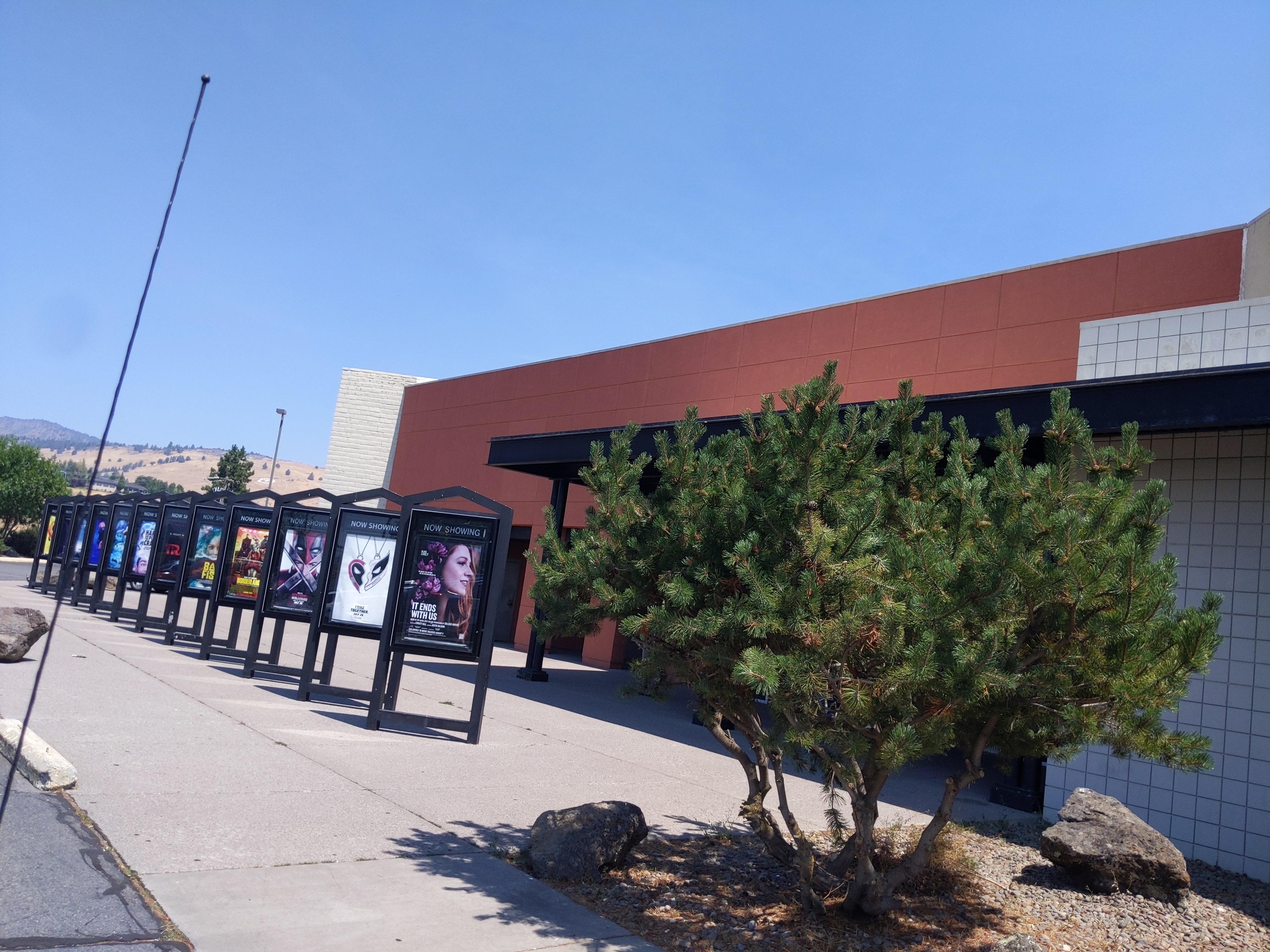 Pelican Cinemas 10