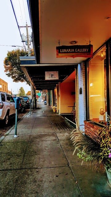 Lunaria Gallery